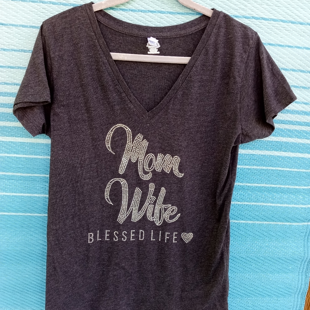 Mom Wife Blessed Life T-shirt. Size Large